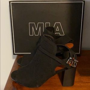 NEW MIA black perforated heels